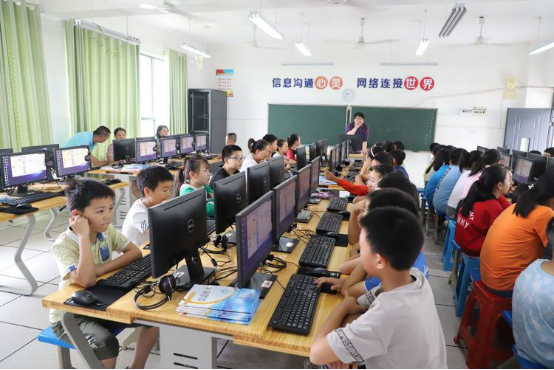 共享活力课堂 同唱青春之歌 ——栗雨小学青年教师展示活动纪实