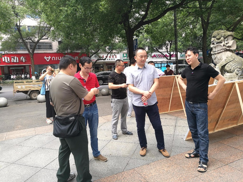 贺家土街道开展安全生产月宣传活动