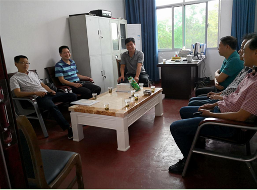 罗贵斌副主任一行前往双联单位华石煤矿慰问困难职工