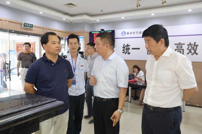 市人大常委会党组书记、常务副主任刘光跃一行来我局考察不动产登记“最多跑一次”改革工作