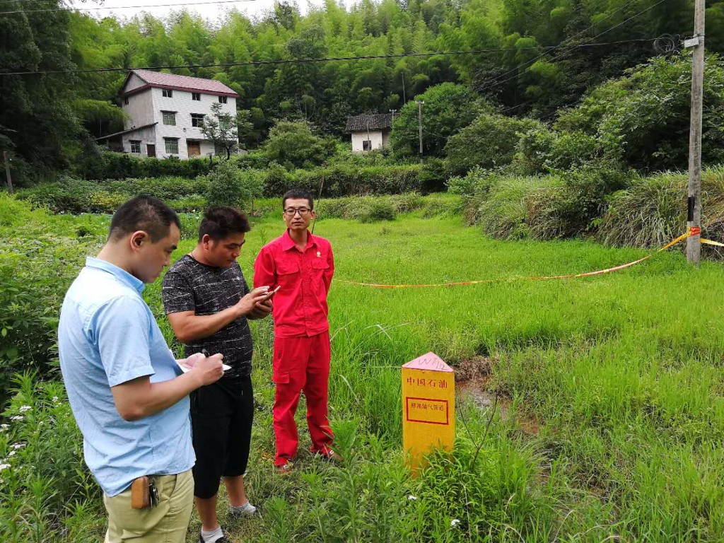 区发改局开展油气长输管道安全巡护工作