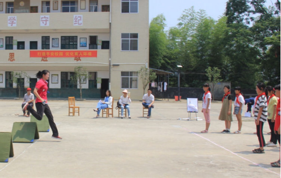 持续帮扶显爱心, 默默助力共成长 ——记天元区泰山学校送教浣溪中心小学活动