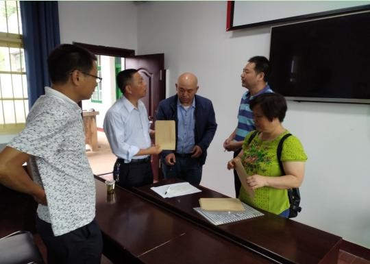 市国资委端午前夕 慰问“双联”单位困难职工