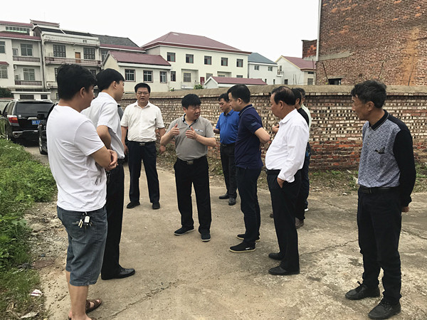 李子善、彭顺昌现场办公 解决百姓出行安全问题