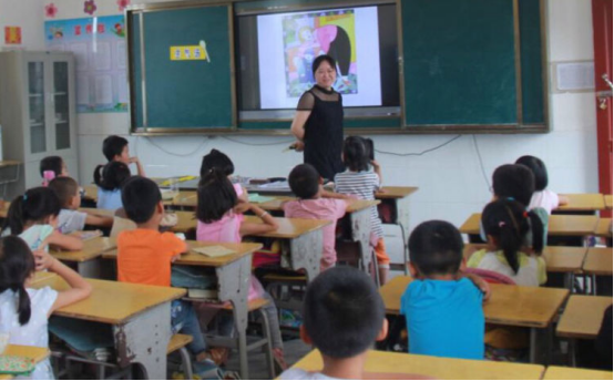 持续帮扶显爱心, 默默助力共成长 ——记天元区泰山学校送教浣溪中心小学活动