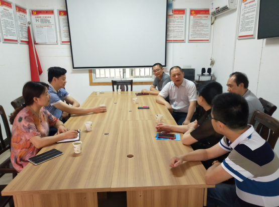 市党代表边宁驻室社区访民情、排民忧