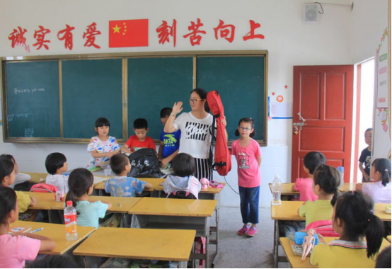持续帮扶显爱心, 默默助力共成长 ——记天元区泰山学校送教浣溪中心小学活动