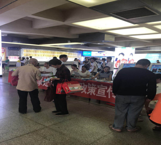 建设街道开展劳动保障政策宣传活动