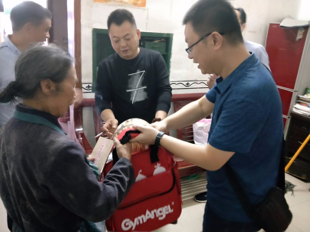区发改局赴炎陵开展助学助残大走访活动