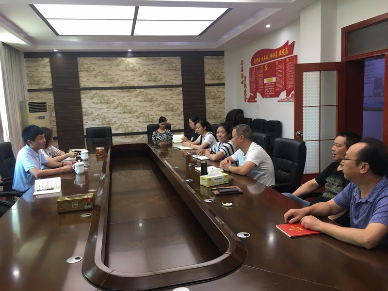 局党组成员、副局长何若愚到天元分局看望西藏扎囊县国土资源局来我局挂职干部