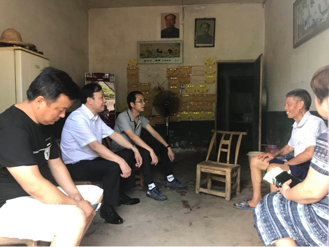 区委常委、常务副区长稂水云走访慰问生活困难党员