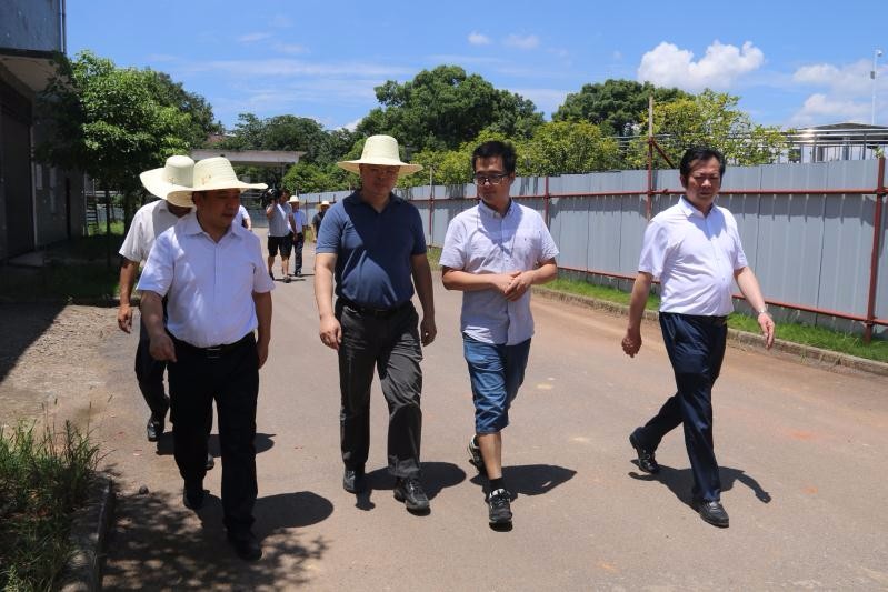 省委常委、省国资委党委书记张剑飞来攸开展巡河工作