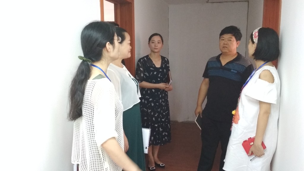 副区长刘建南到大坪社区调研党建工作