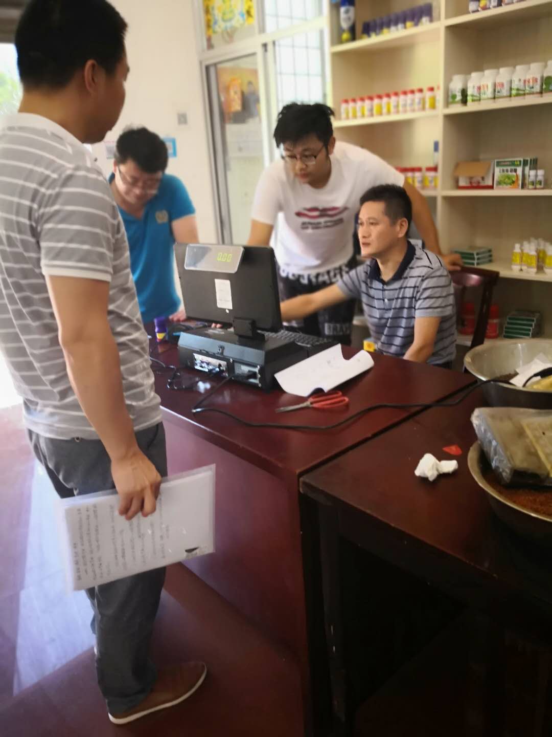 市农委行政执法支队组织城市4区来我区交流办理农药经营许可办证工作
