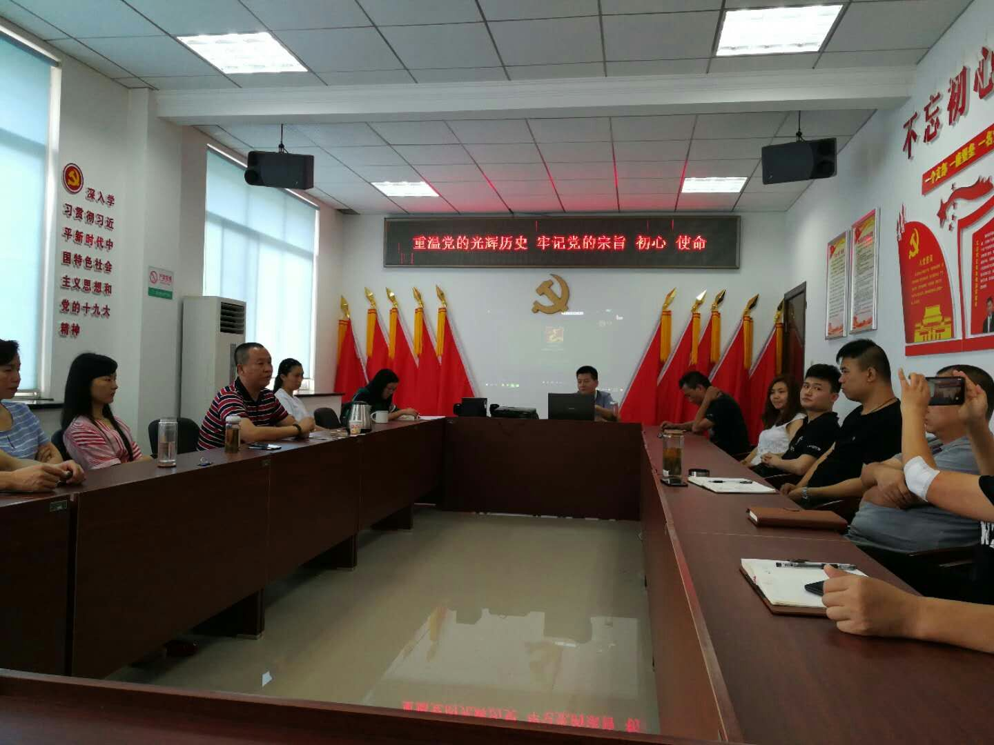 区卫生计生综合监督执法局开展主题党日活动