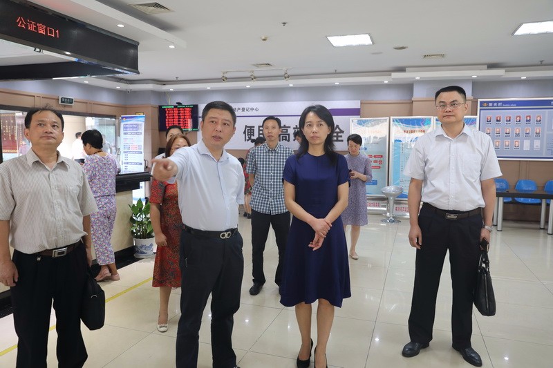 株洲市人大常委会副主任钟燕一行到市局调研不动产登记“最多跑一次”改革推进情况