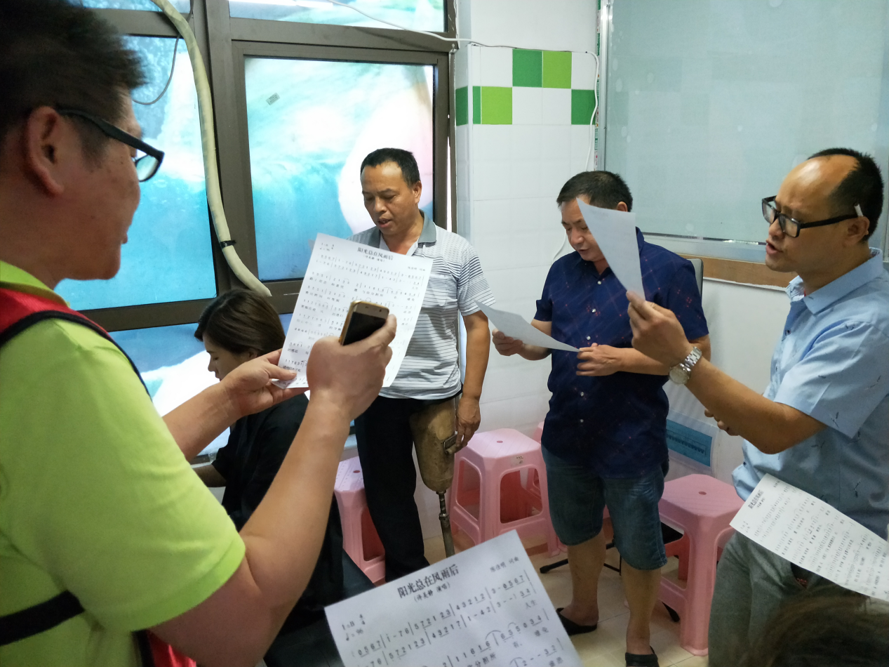 区残联开展“我是一只快乐鸟”文艺小组服务活动