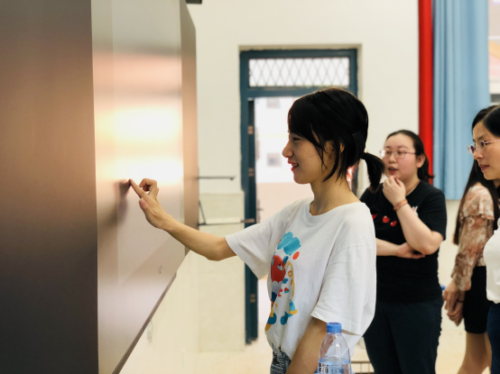 未来课堂是怎么样的？看看凿石小学的“黑科技”