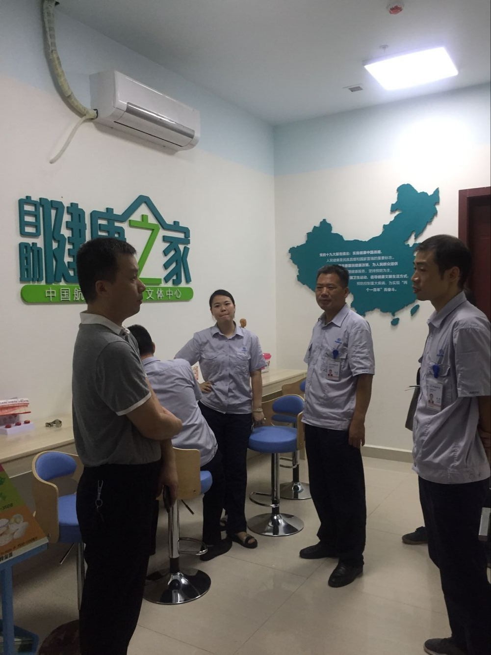 芦淞区开展“健康进企业”赠书活动