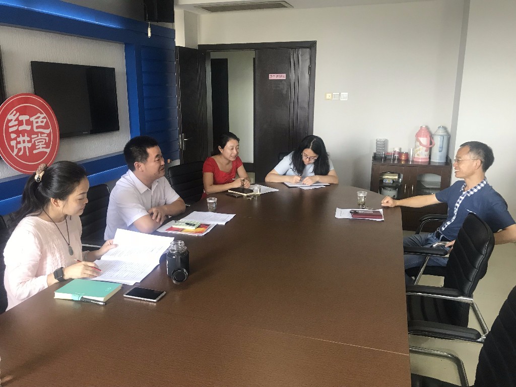 区人大常委会到区统计局调研上半年经济运行情况
