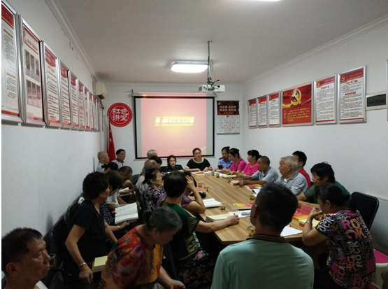 建设街道何家坳社区召开2018年8月 “讲光荣历史 铸新的辉煌”主题党日
