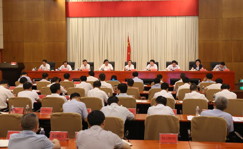 许达哲:推进“放管服”改革这场刀刃向内的政府自身革命