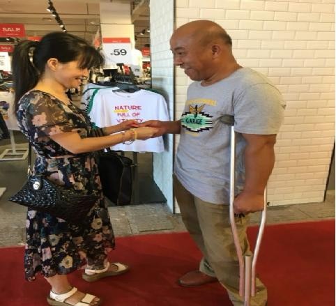 芦淞区残联与以纯联合开展“爱心衣物捐赠”公益助残活动