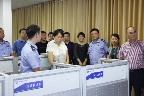 市人大常委会副主任钟燕一行到经开分局调研信息化建设工作