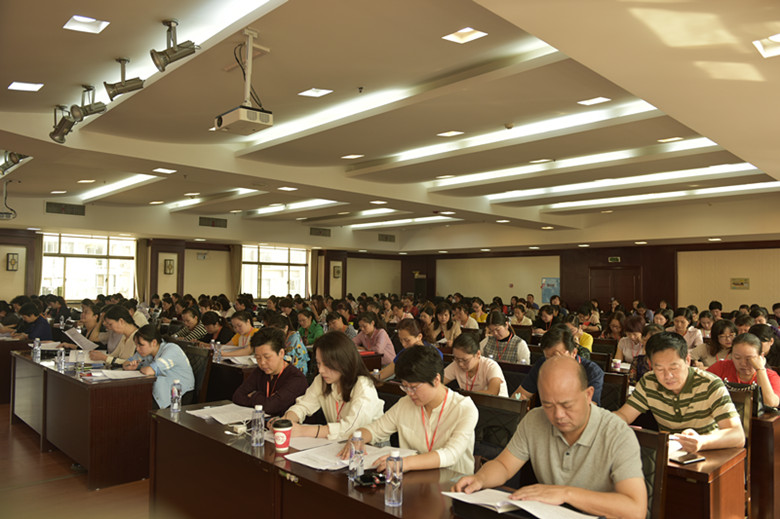 株洲市荷塘区第四次妇女代表大会召开