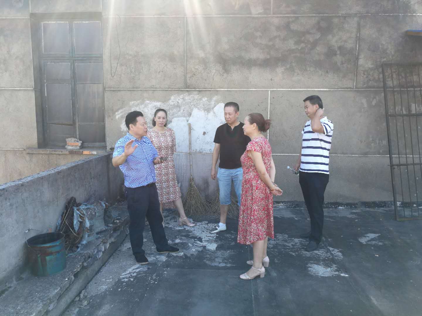 市政府经济金融办中秋节前夕积极开展走访慰问贫困户活动