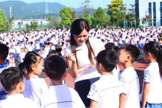 朱砂启智，仪式感满满，看栗雨小学别样开学典礼