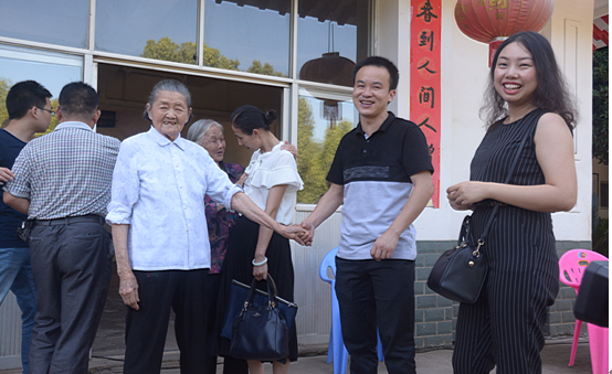 “情系中秋节，爱驻敬老院” ——株洲市统计局青工委慰问马家河街道敬老院