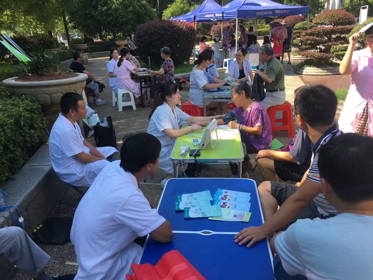 芦淞区开展“全民健康生活方式日”宣传活动