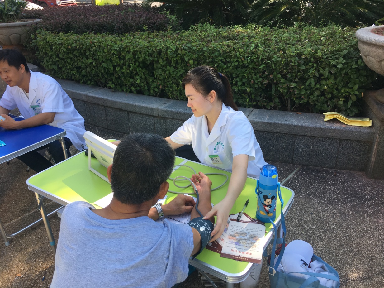 芦淞区开展“全民健康生活方式日”宣传活动