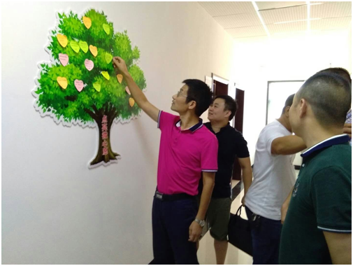 区委常委、组织部长李斌一行到龙泉街道古大桥社区开展在职党员进社区活动