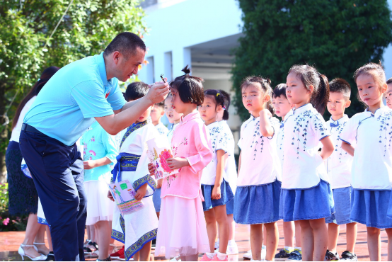 朱砂启智，仪式感满满，看栗雨小学别样开学典礼