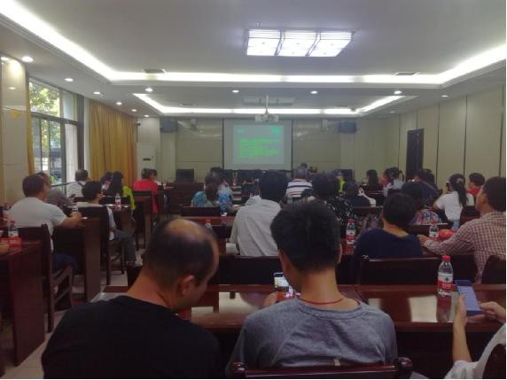 芦淞区残联举办残疾人摄影培训班
