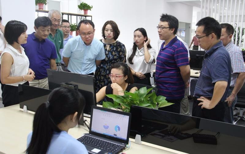 省考核组来我县考核省级高新技术产业开发区创建工作