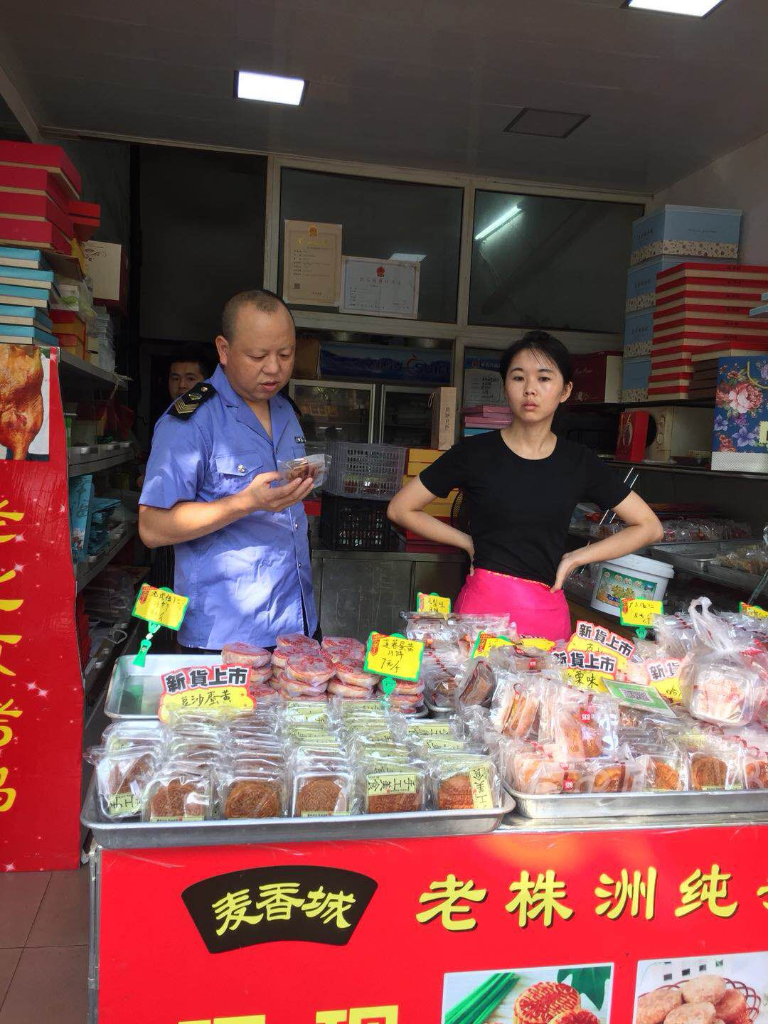 食药监芦淞分局建宁所开展中秋节前食品安全专项检查