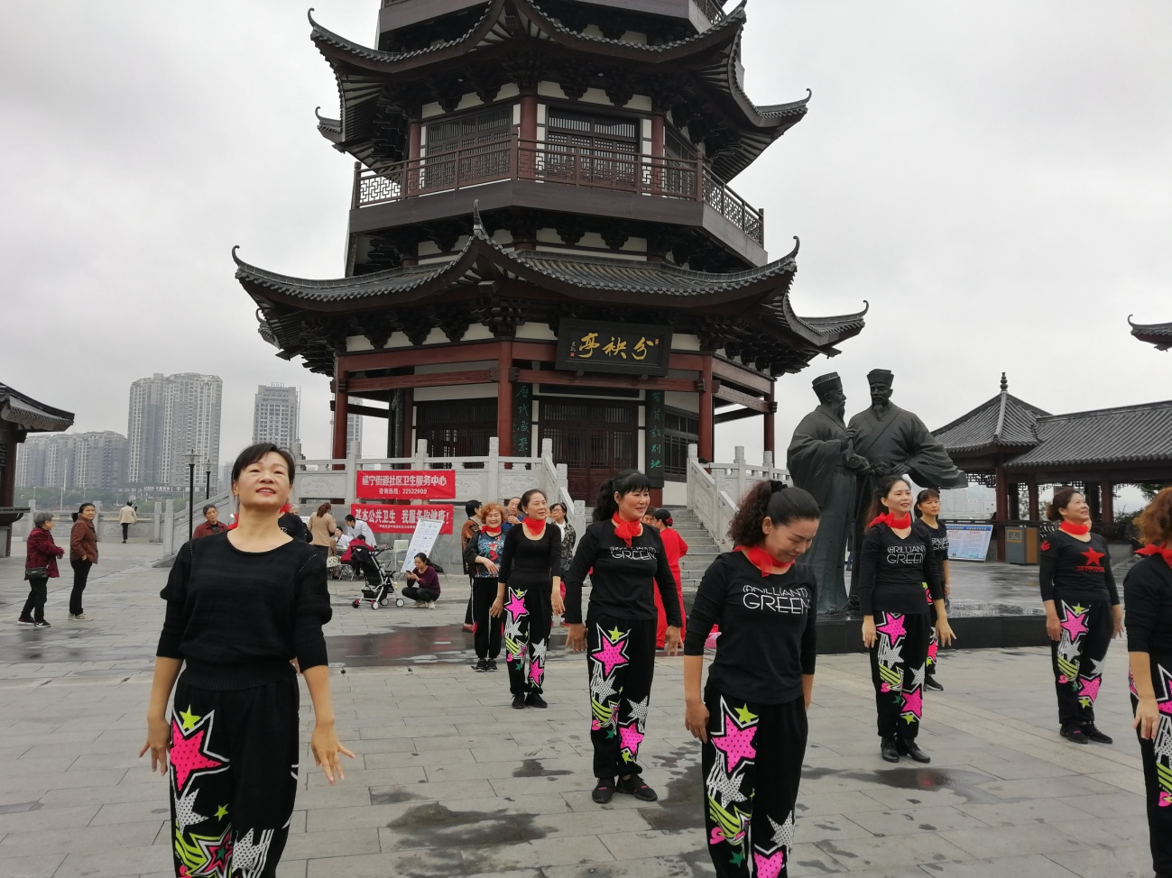 建宁街道社区卫生服务中心重阳节送健康进社区
