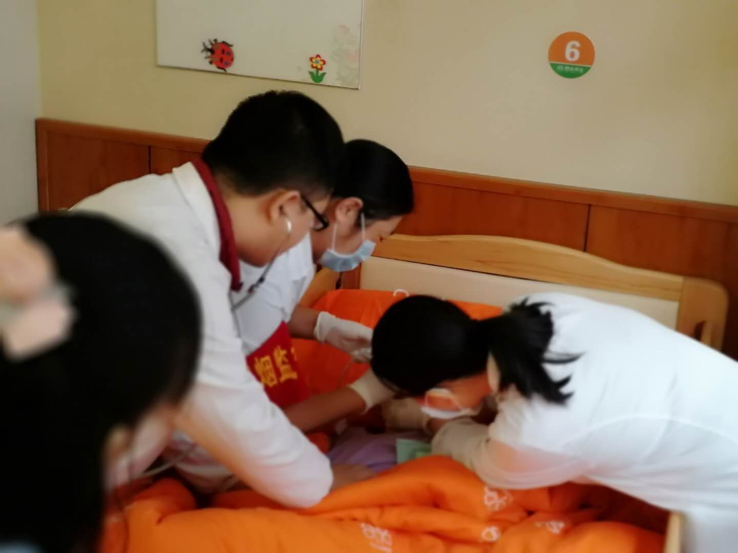 建宁街道社区卫生服务中心"爱心汇聚  共庆重阳节"