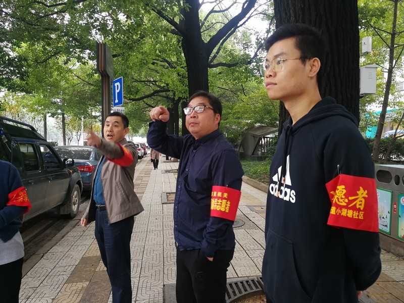 我局组织开展文明劝导志愿服务