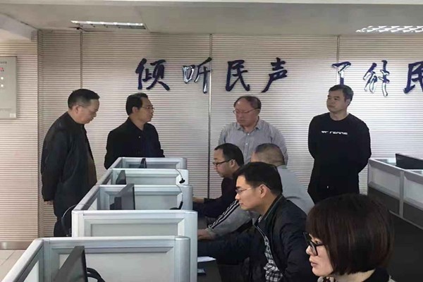 市委常委、常务副市长何剑波看望慰问市县经普办工作人员