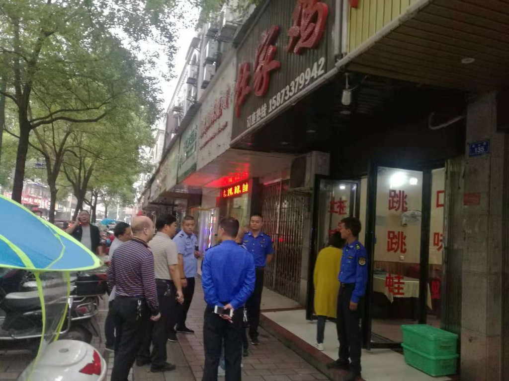 刘建南副区长率队开展油烟整治联合督查