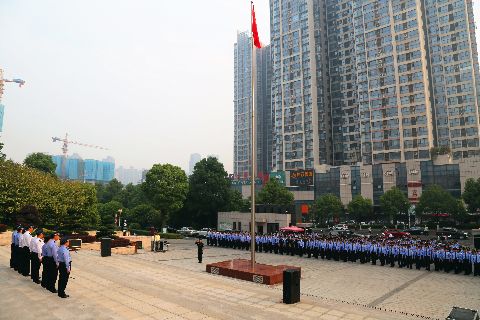 市局机关举行国庆升旗仪式