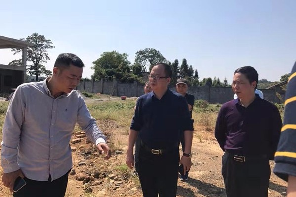 我县对乡镇污水处理厂项目进行现场工作调度