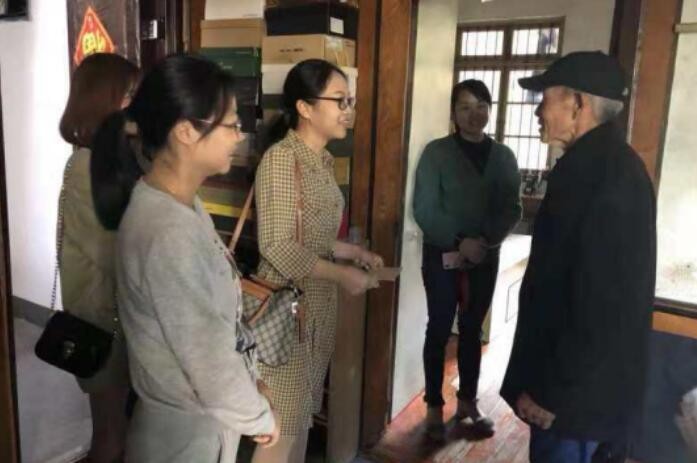区科协开展“在职党员进社区”服务活动