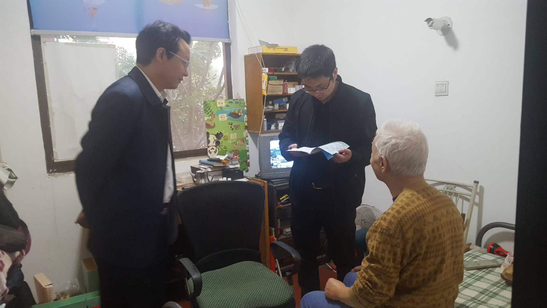 市党代表、妇幼保健院党委书记朱忠彪到车站路社区开展党代表驻室活动