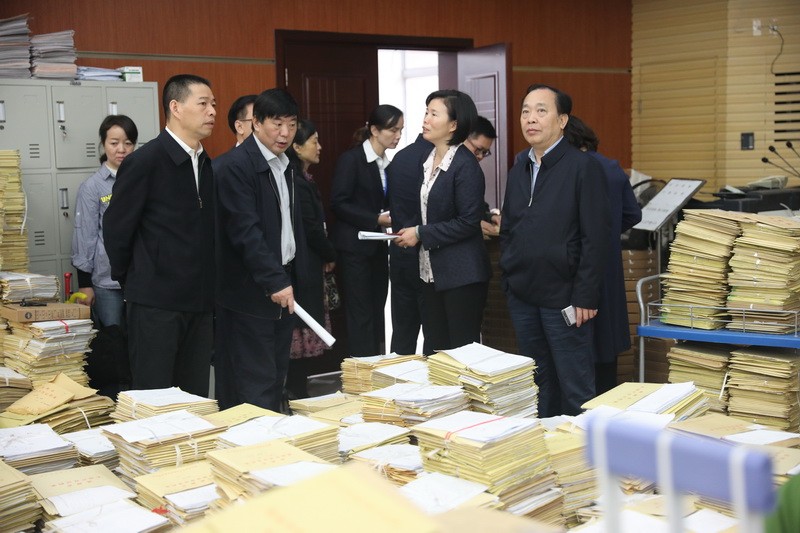 金勇章一行来我市督查不动产登记“最多跑一次”改革及窗口作风问题专项整治工作