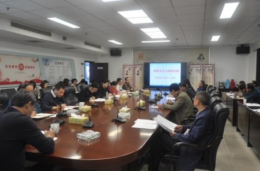 市国资委党委举行10月理论中心组集体(扩大)学习